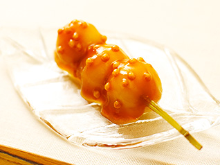 きなこもち 生クリーム添え(おもち亭 おもちとからめて!<黒みつ風味きなこもちの素>)